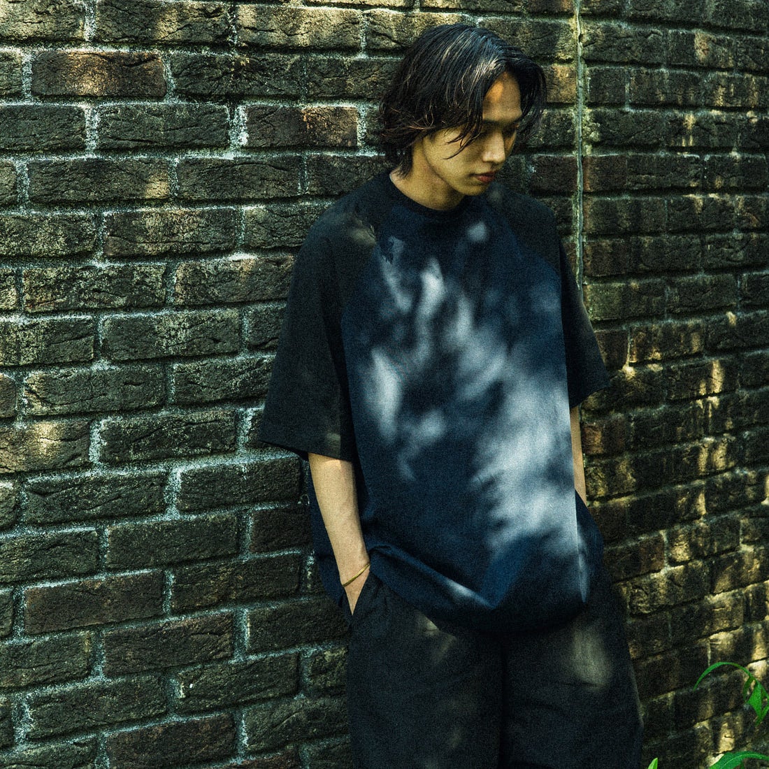 Name. [ネーム] 別注 ラグランビッグTシャツ [NMCU-JF-02] NAVY/BLACK &&モデル身長：179cm 着用サイズ：1&&