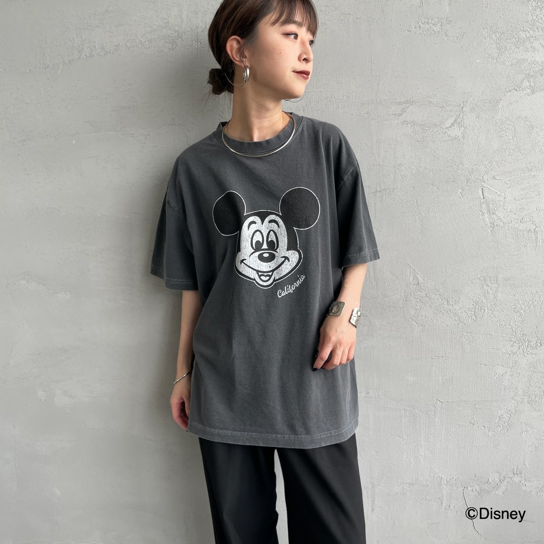 GOOD ROCK SPEED [グッドロックスピード] 別注 / MICKEY MOUSE / プリントTシャツ [INTN-040-JF] CHARCOAL &&モデル身長：150cm 着用サイズ：M&&