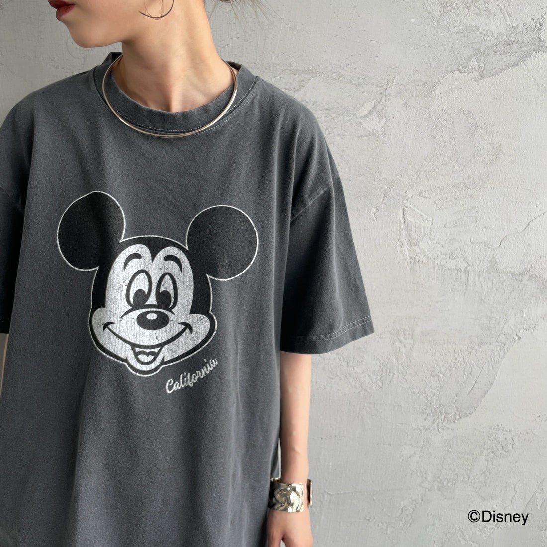 GOOD ROCK SPEED [グッドロックスピード] 別注 / MICKEY MOUSE / プリントTシャツ [INTN-040-JF] CHARCOAL &&モデル身長：150cm 着用サイズ：M&&