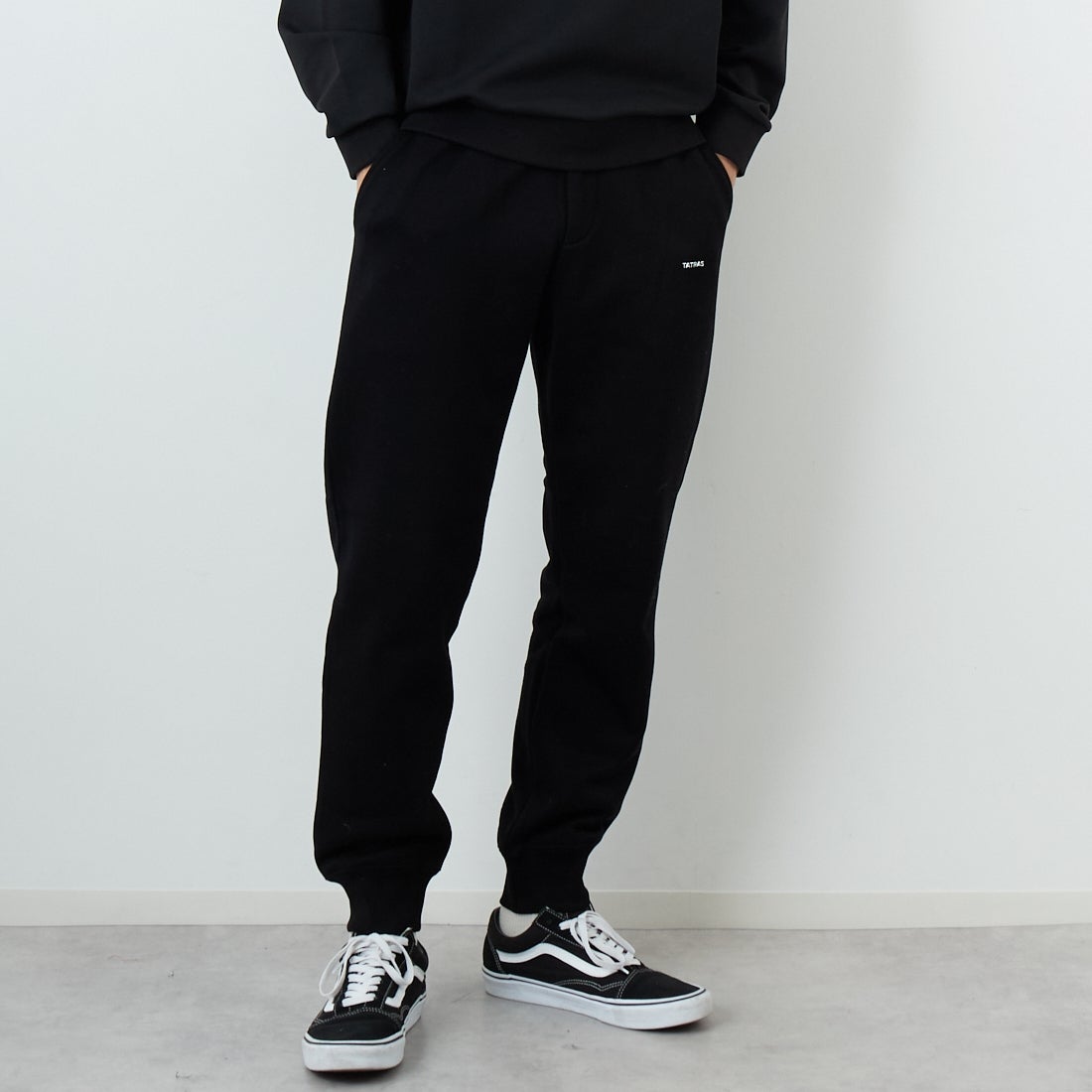 TATRAS [タトラス] FOLMIDO スウェットパンツ [MJXA0048103588] BLACK &&モデル身長：179cm 着用サイズ：3&&