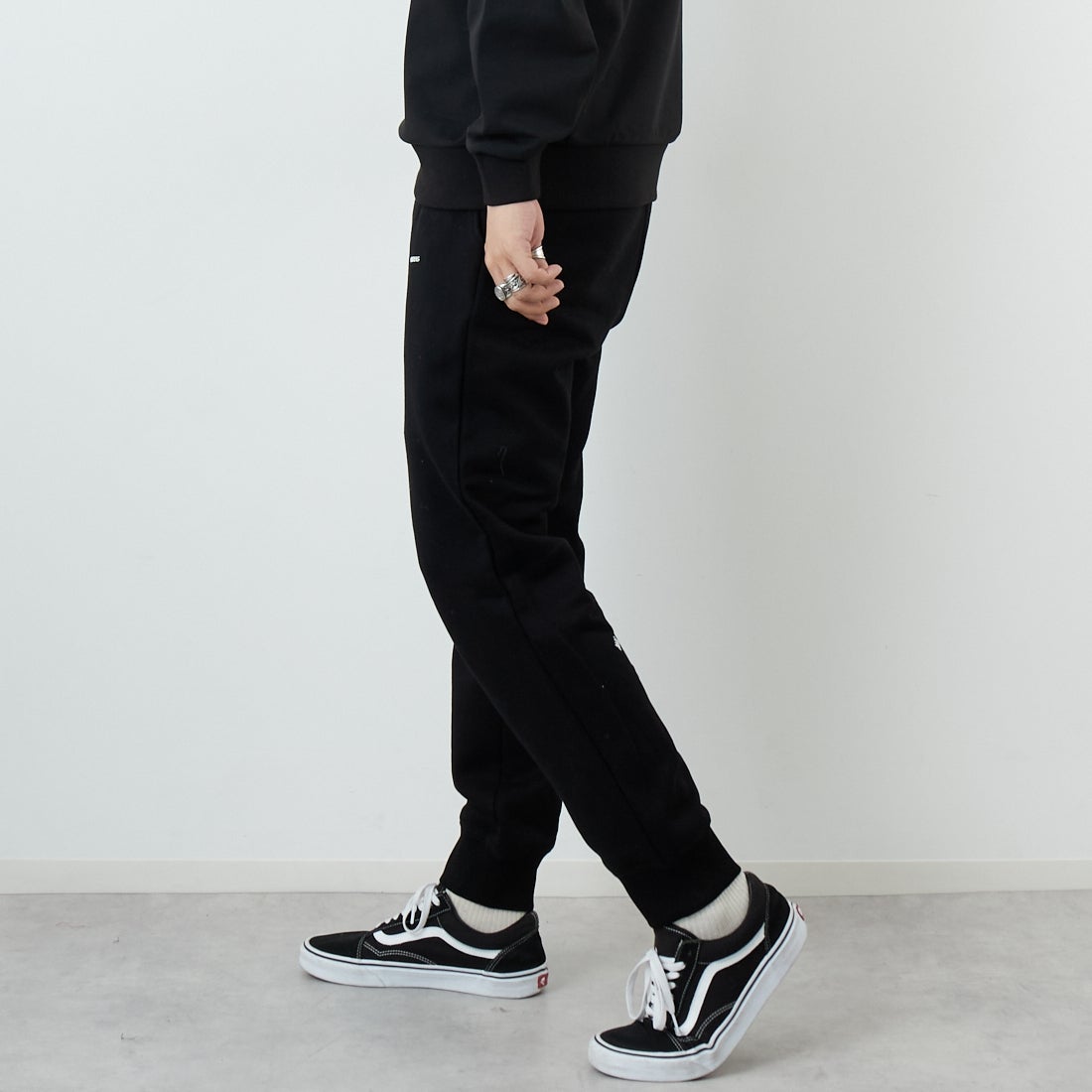 TATRAS [タトラス] FOLMIDO スウェットパンツ [MJXA0048103588] BLACK &&モデル身長：179cm 着用サイズ：3&&