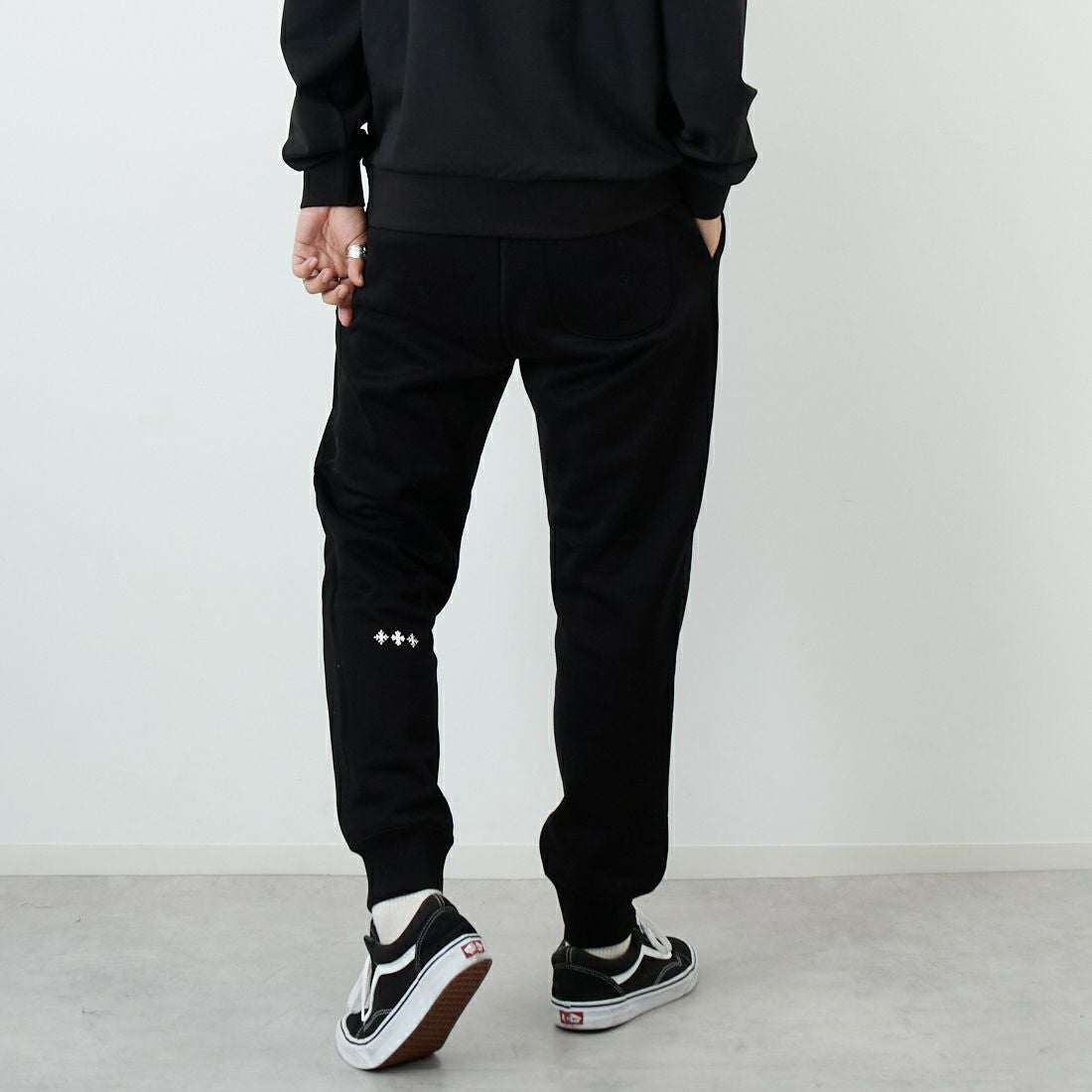 TATRAS [タトラス] FOLMIDO スウェットパンツ [MJXA0048103588] BLACK &&モデル身長：179cm 着用サイズ：3&&