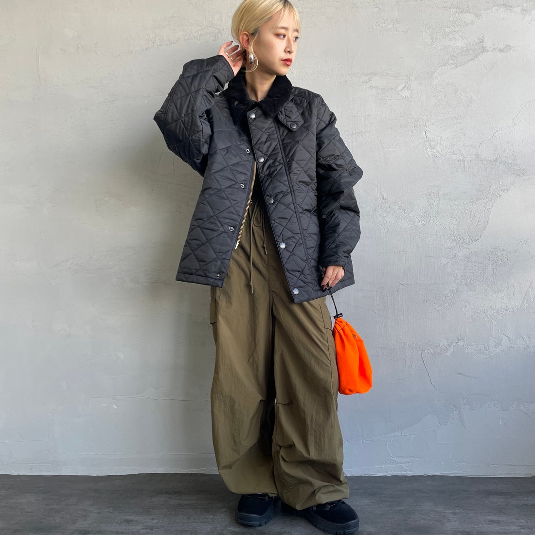 Barbour [バブアー] TRANSPORT/トランスポート オーバーサイズキルティングジャケット [MQU1796] BK91&&モデル身長：150cm 着用サイズ：36&&
