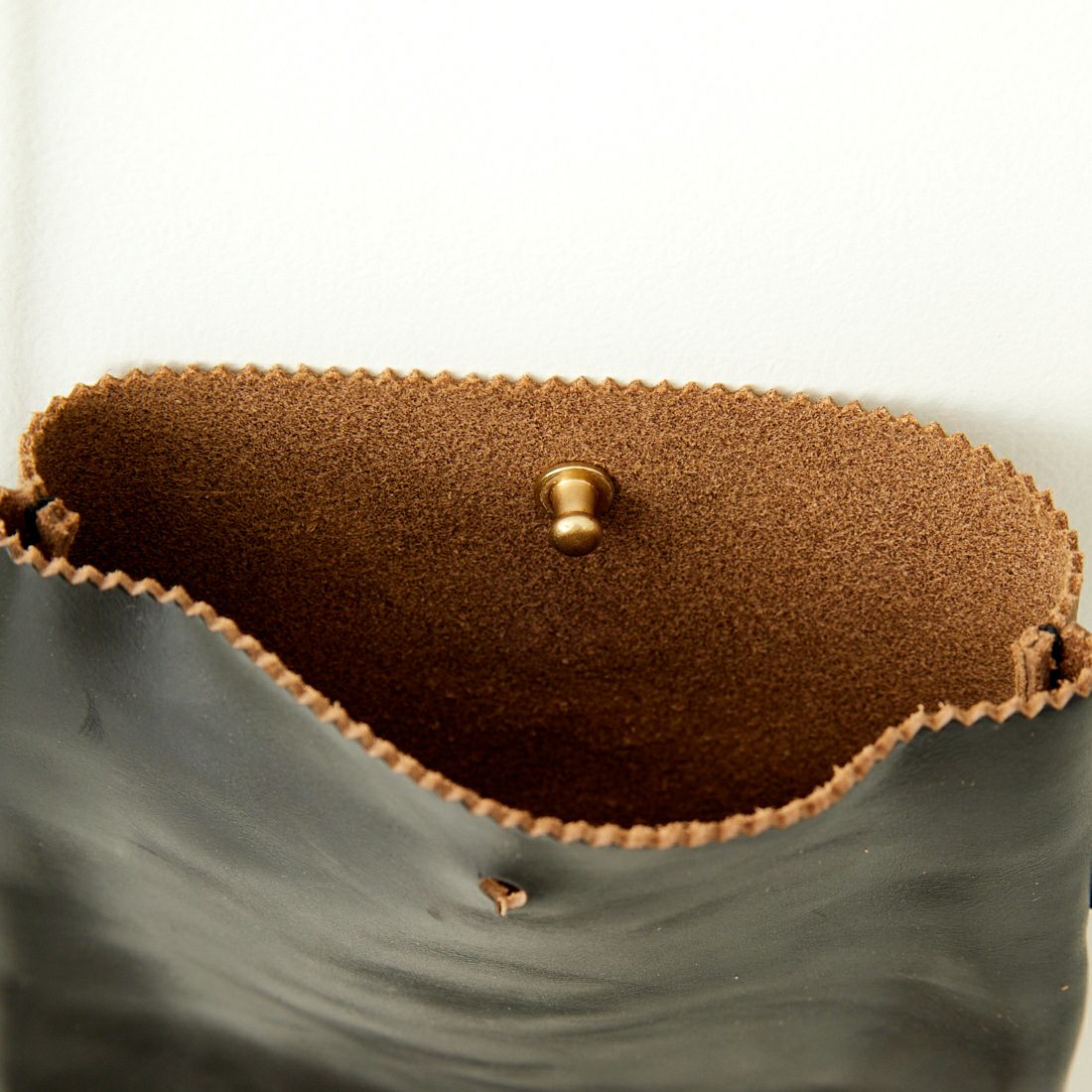 MR.OLIVE E.O.I [ミスターオリーブ] ホーウィンクロムエクセルレザー ミニサコッシュ [ME682H] BLACK