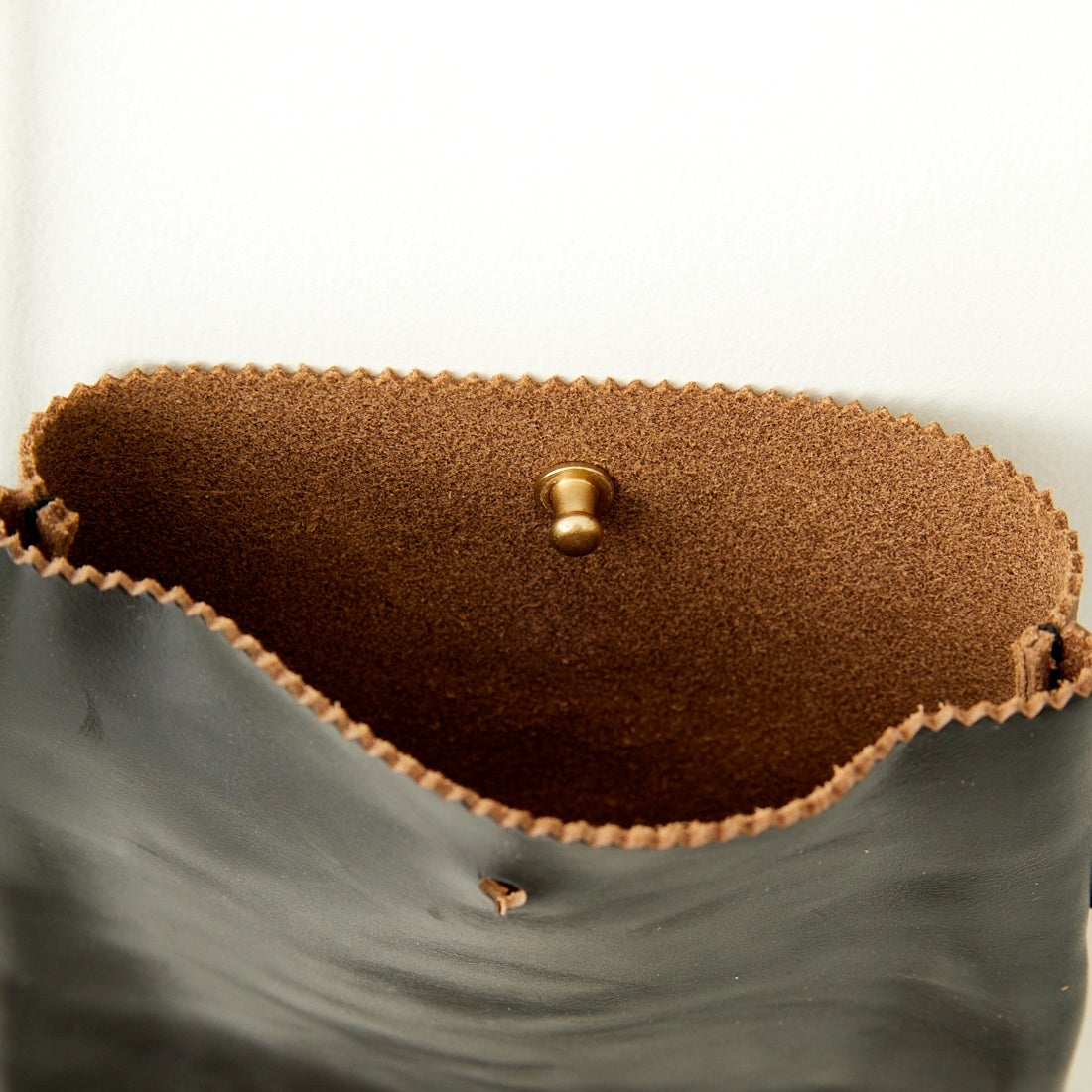 MR.OLIVE E.O.I [ミスターオリーブ] ホーウィンクロムエクセルレザー ミニサコッシュ [ME682H] BLACK