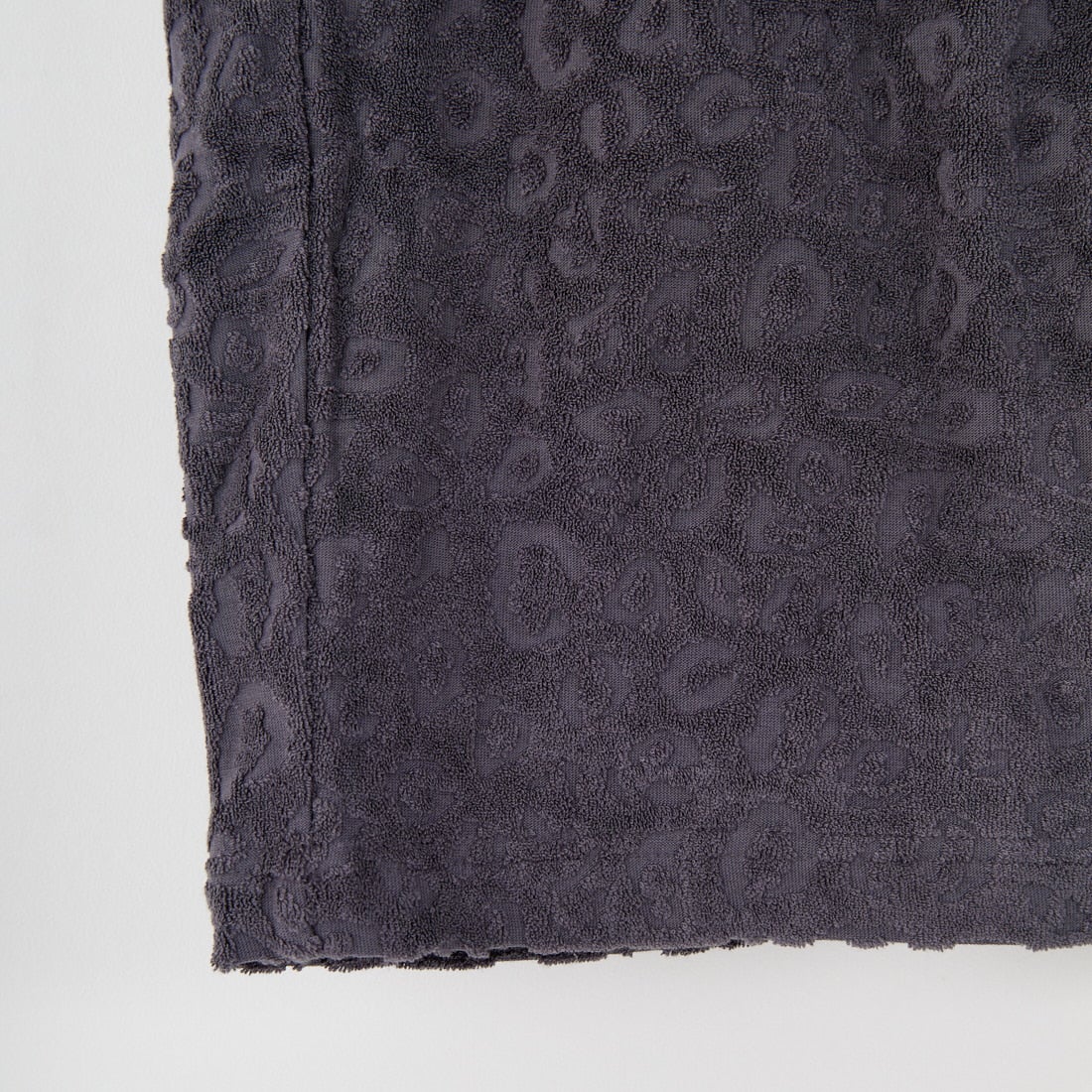 33Degrees [サーティスリーディグリーズ] レオパード柄パイルショートパンツ [725415] CHARCOAL