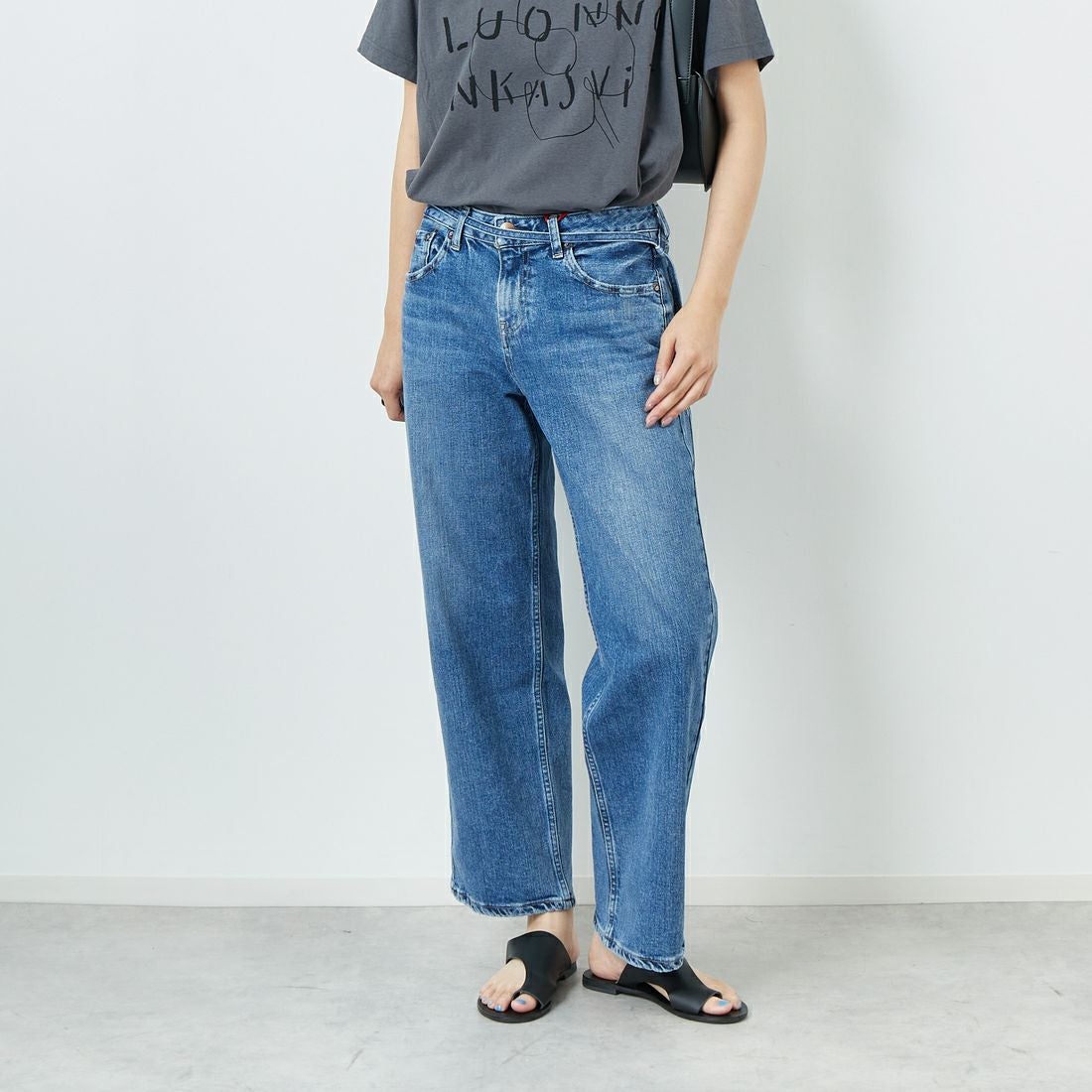 RED CARD TOKYO [レッドカード トーキョー] Idaho ワイドストレートデニム [12W11501SMD] A-STN MID &&モデル身長：167cm 着用サイズ：24&&