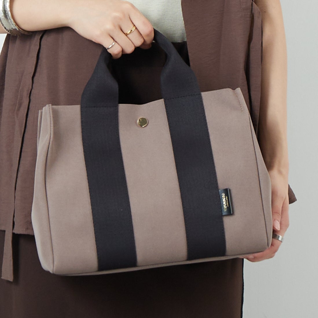 VIOLAd'ORO [ヴィオラドーロ] GINO マイクロファイバースエードトートバッグ [V-2063] TAUPE/BLK