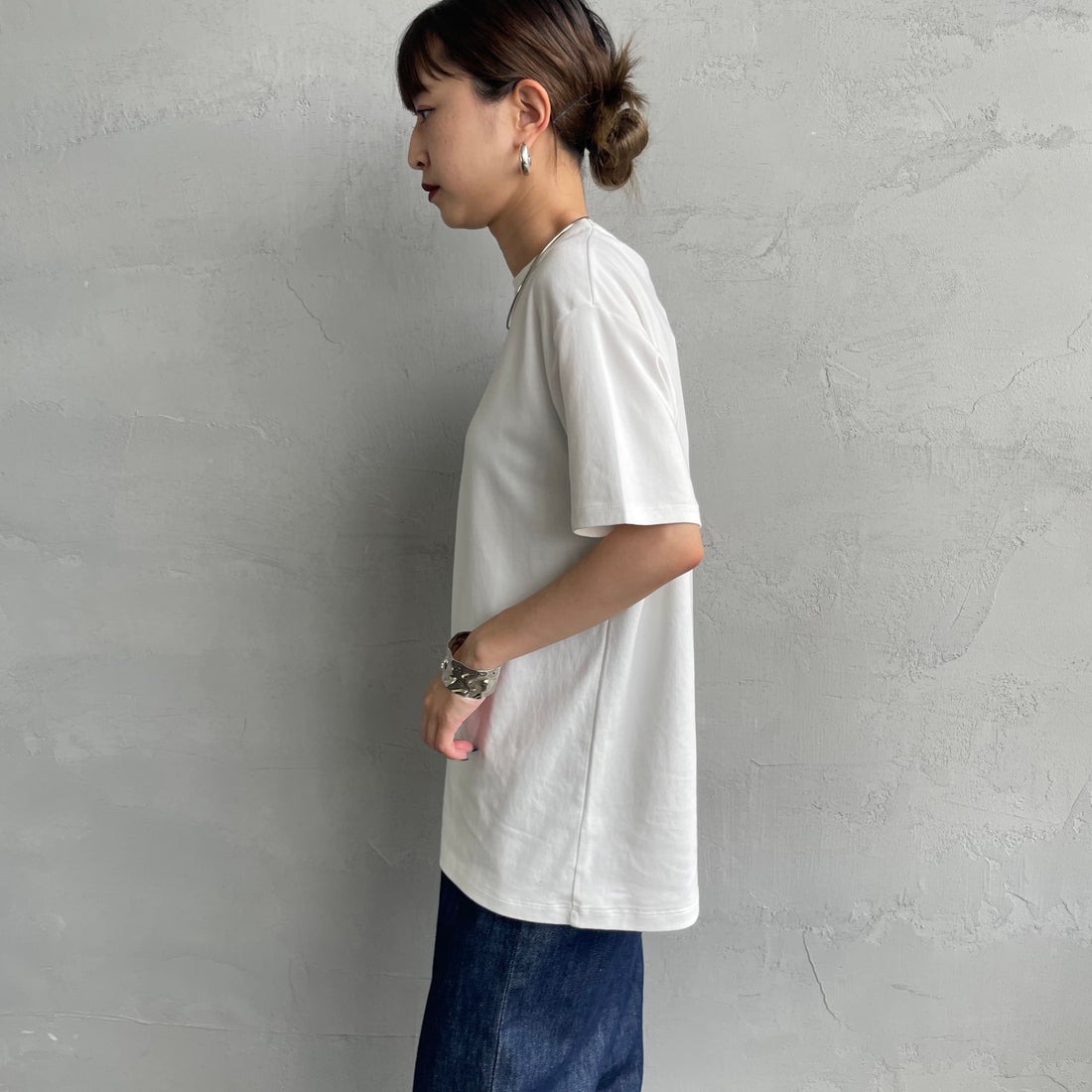 THE SHINZONE [ザ シンゾーン] AWESOME ショートスリーブTシャツ [25MMSCU17] 01 WHITE &&モデル身長：150cm 着用サイズ：F0&&