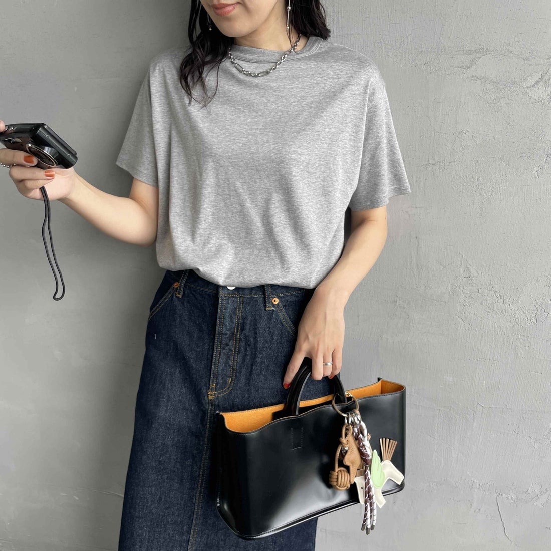 THE SHINZONE [ザ シンゾーン] AWESOME ショートスリーブTシャツ [25MMSCU17] 06 GRAY &&モデル身長：160cm 着用サイズ：F0&&