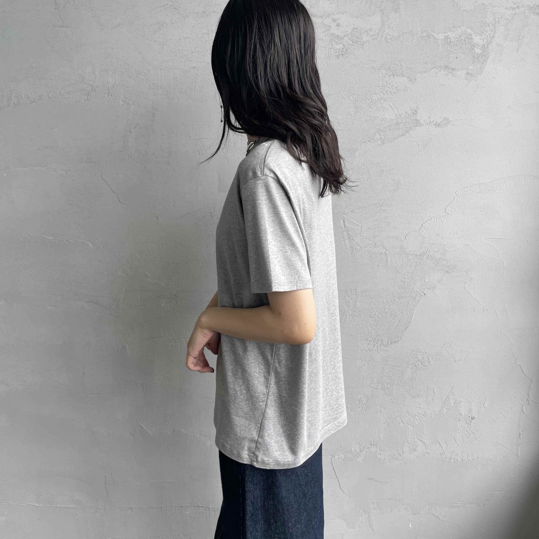 THE SHINZONE [ザ シンゾーン] AWESOME ショートスリーブTシャツ [25MMSCU17] 06 GRAY &&モデル身長：160cm 着用サイズ：F0&&