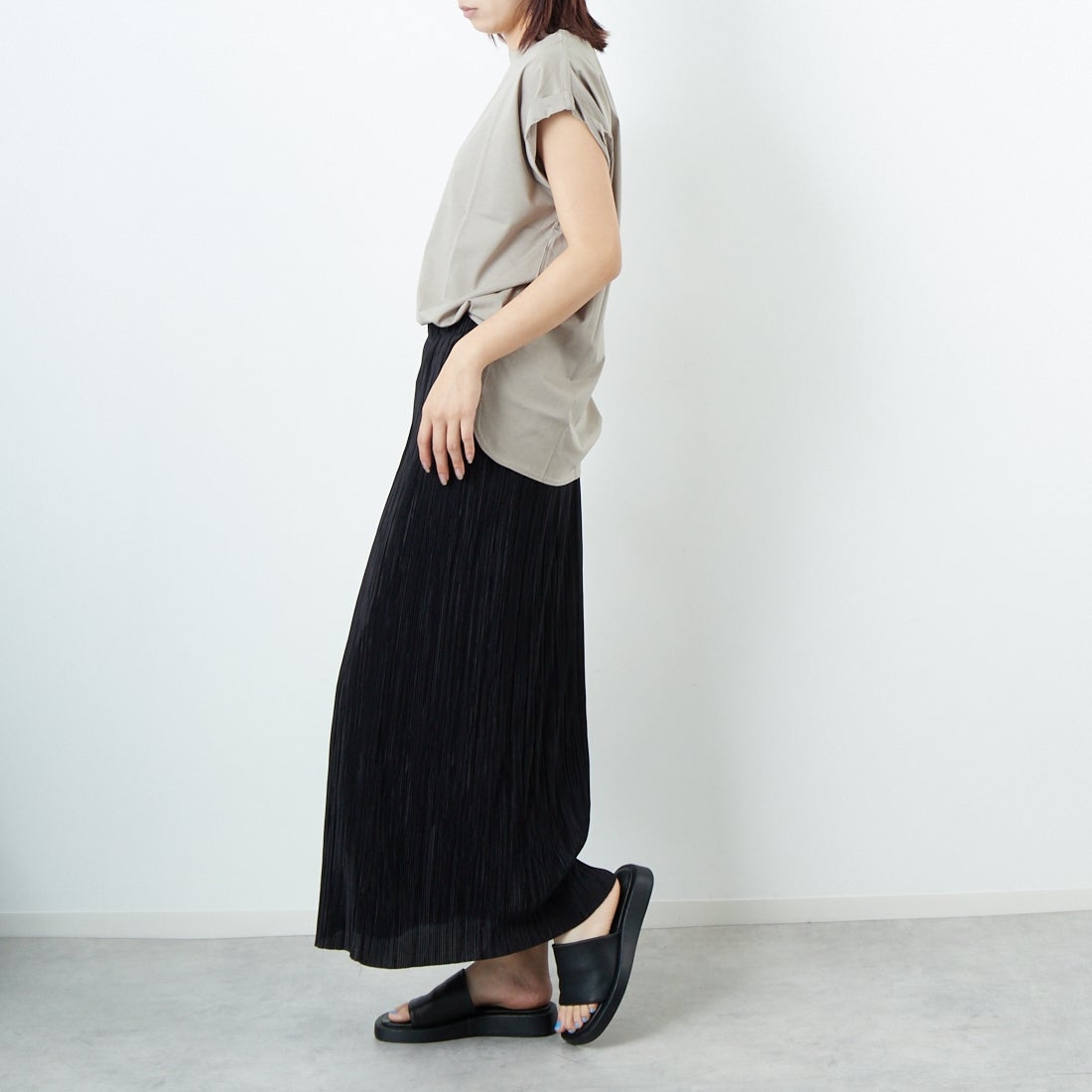 Jf Ready Made [ジェイエフレディメイド] シルケット天竺 ハイネックノースリーブTシャツ [3103105] 714 Gﾍﾞｰｼﾞ &&モデル身長：167cm 着用サイズ：F&&