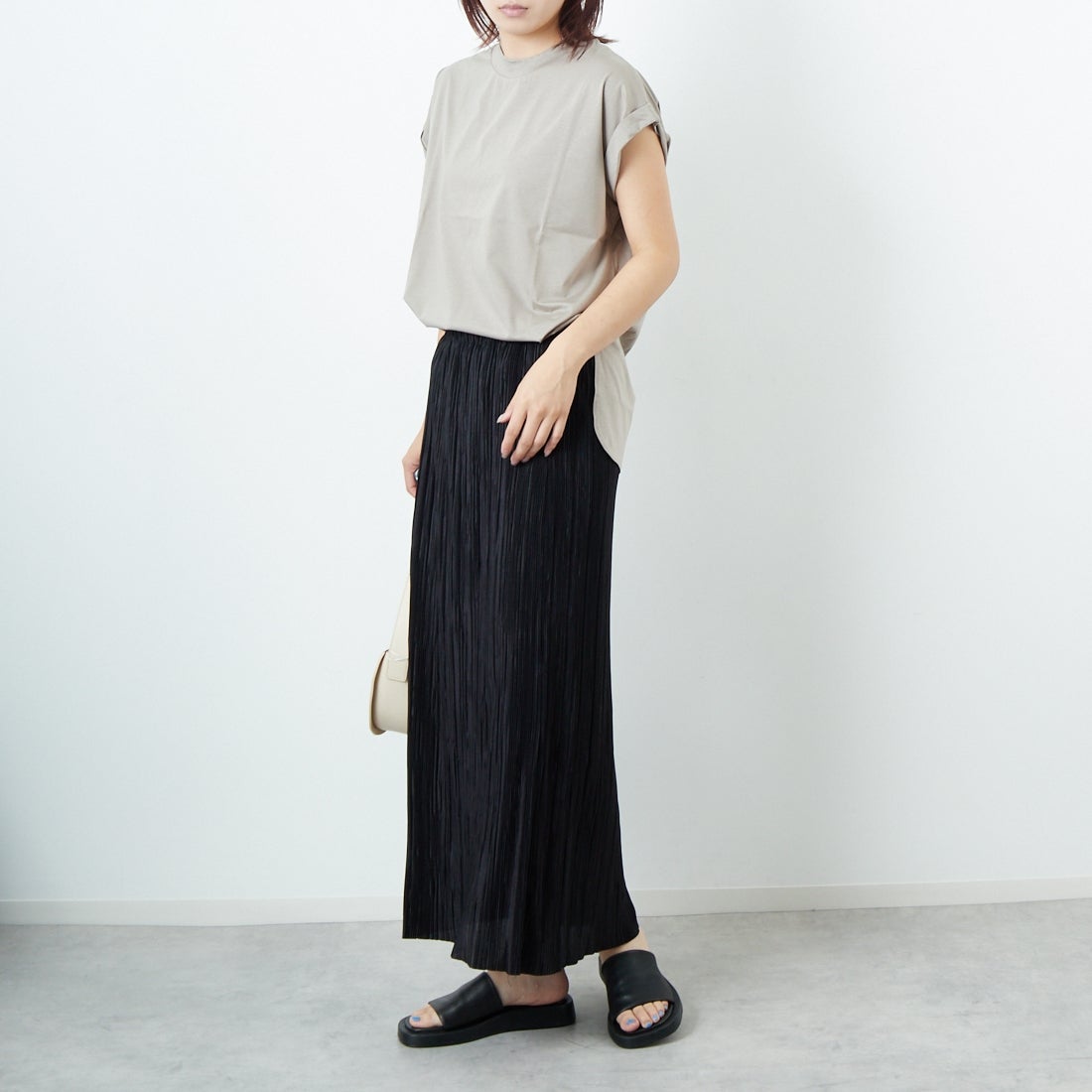 Jf Ready Made [ジェイエフレディメイド] シルケット天竺 ハイネックノースリーブTシャツ [3103105] 714 Gﾍﾞｰｼﾞ &&モデル身長：167cm 着用サイズ：F&&