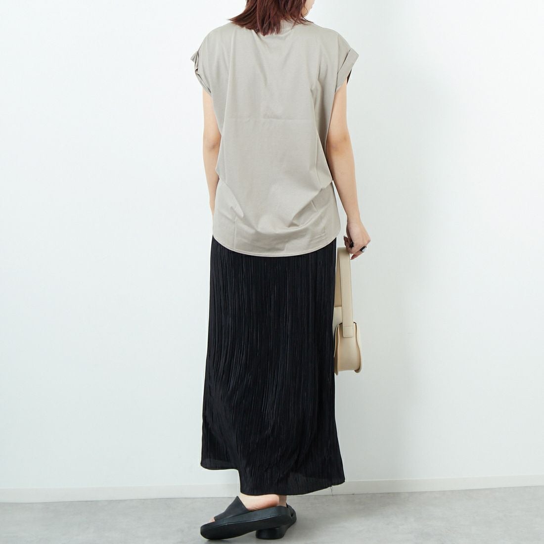 Jf Ready Made [ジェイエフレディメイド] シルケット天竺 ハイネックノースリーブTシャツ [3103105] 714 Gﾍﾞｰｼﾞ &&モデル身長：167cm 着用サイズ：F&&