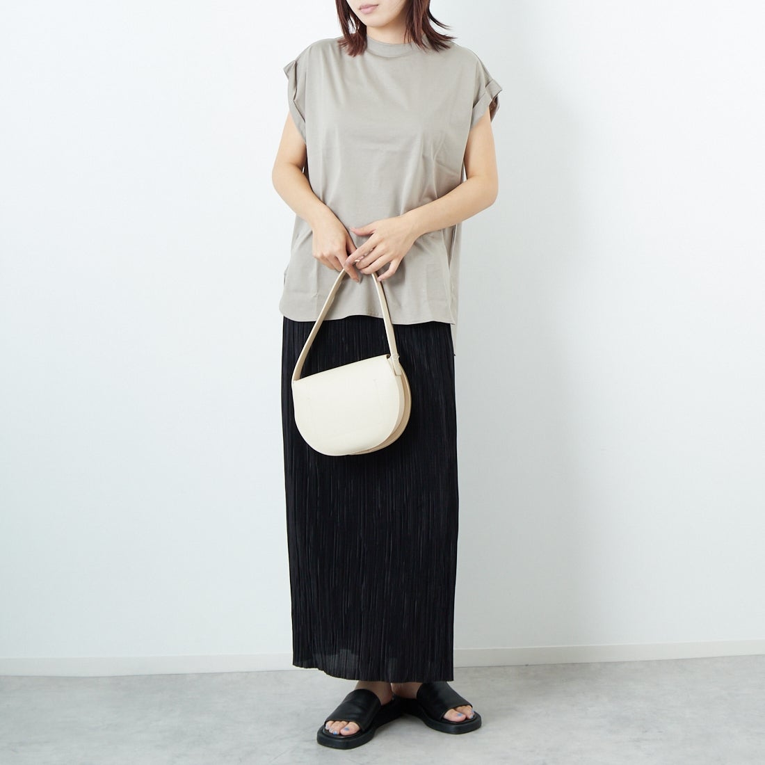 Jf Ready Made [ジェイエフレディメイド] シルケット天竺 ハイネックノースリーブTシャツ [3103105] 714 Gﾍﾞｰｼﾞ &&モデル身長：167cm 着用サイズ：F&&