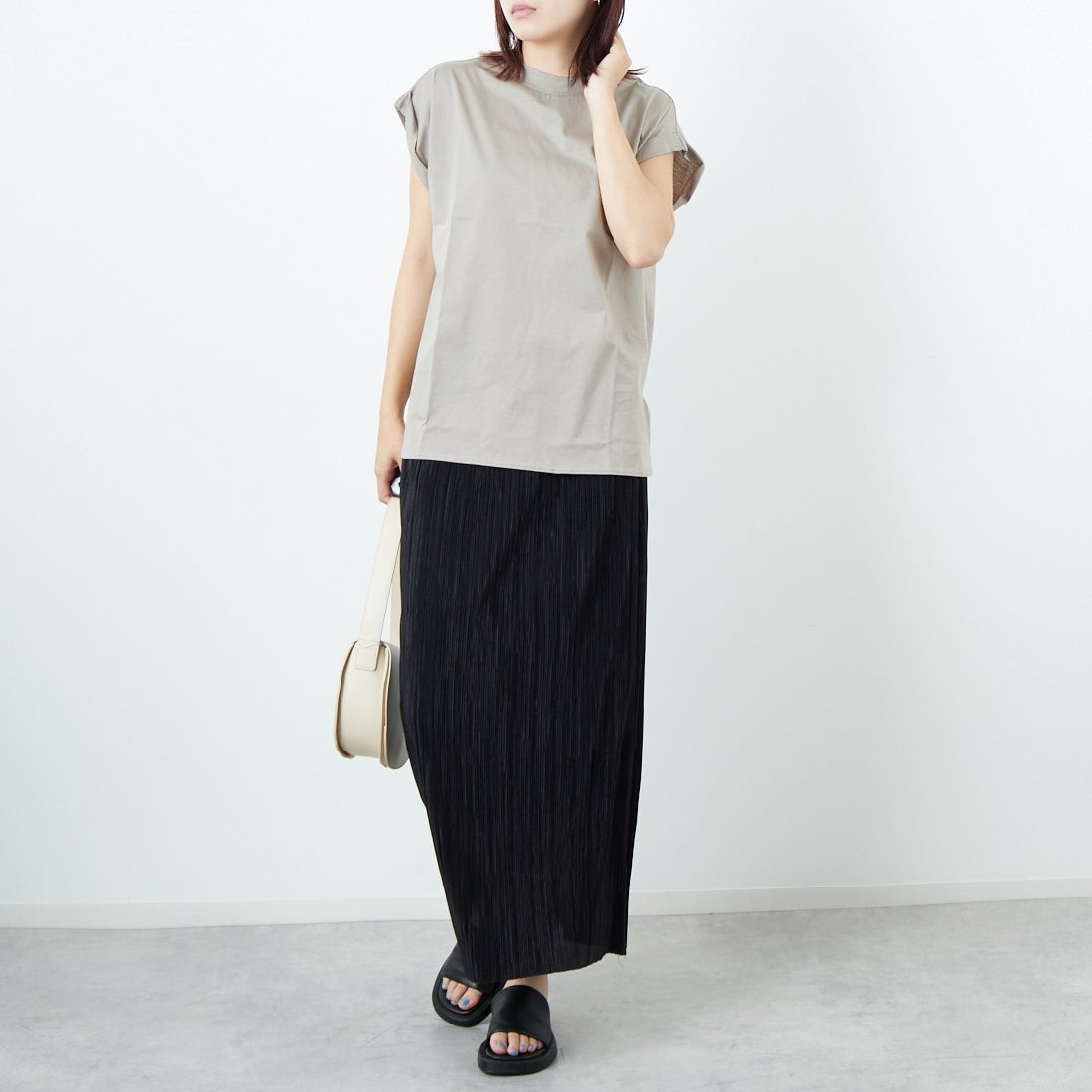 Jf Ready Made [ジェイエフレディメイド] シルケット天竺 ハイネックノースリーブTシャツ [3103105] 714 Gﾍﾞｰｼﾞ &&モデル身長：167cm 着用サイズ：F&&