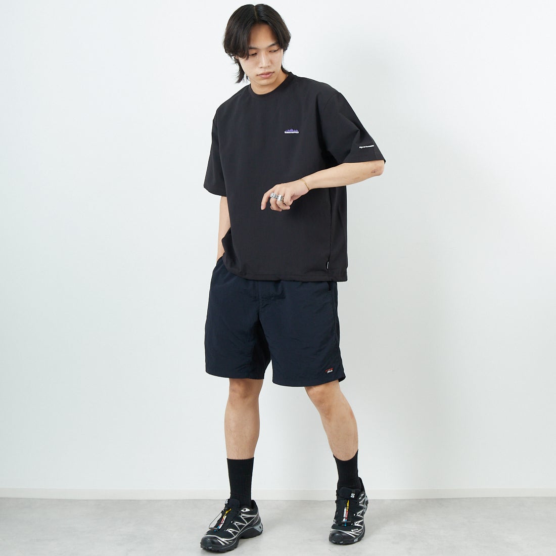 THOUSAND MILE [サウザンド マイル] ドローコードTシャツ [TM251HA00881] BLACK &&モデル身長：179cm 着用サイズ：M&&