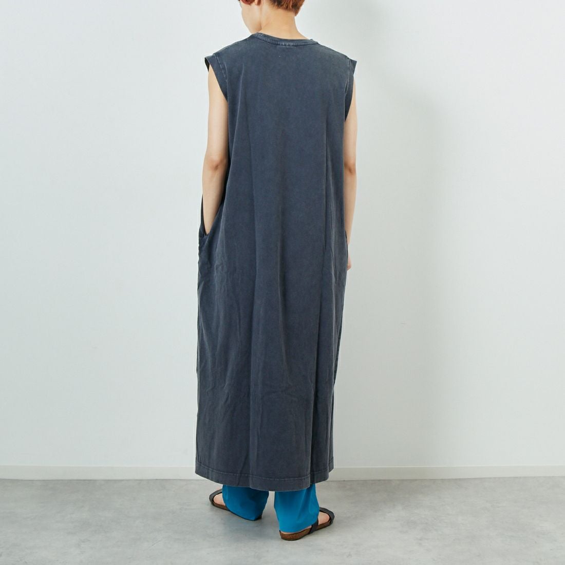 THOUSAND MILE [サウザンド マイル] ノースリーブワンピース [TM251CB00852] BLACK &&モデル身長：160cm 着用サイズ：F&&