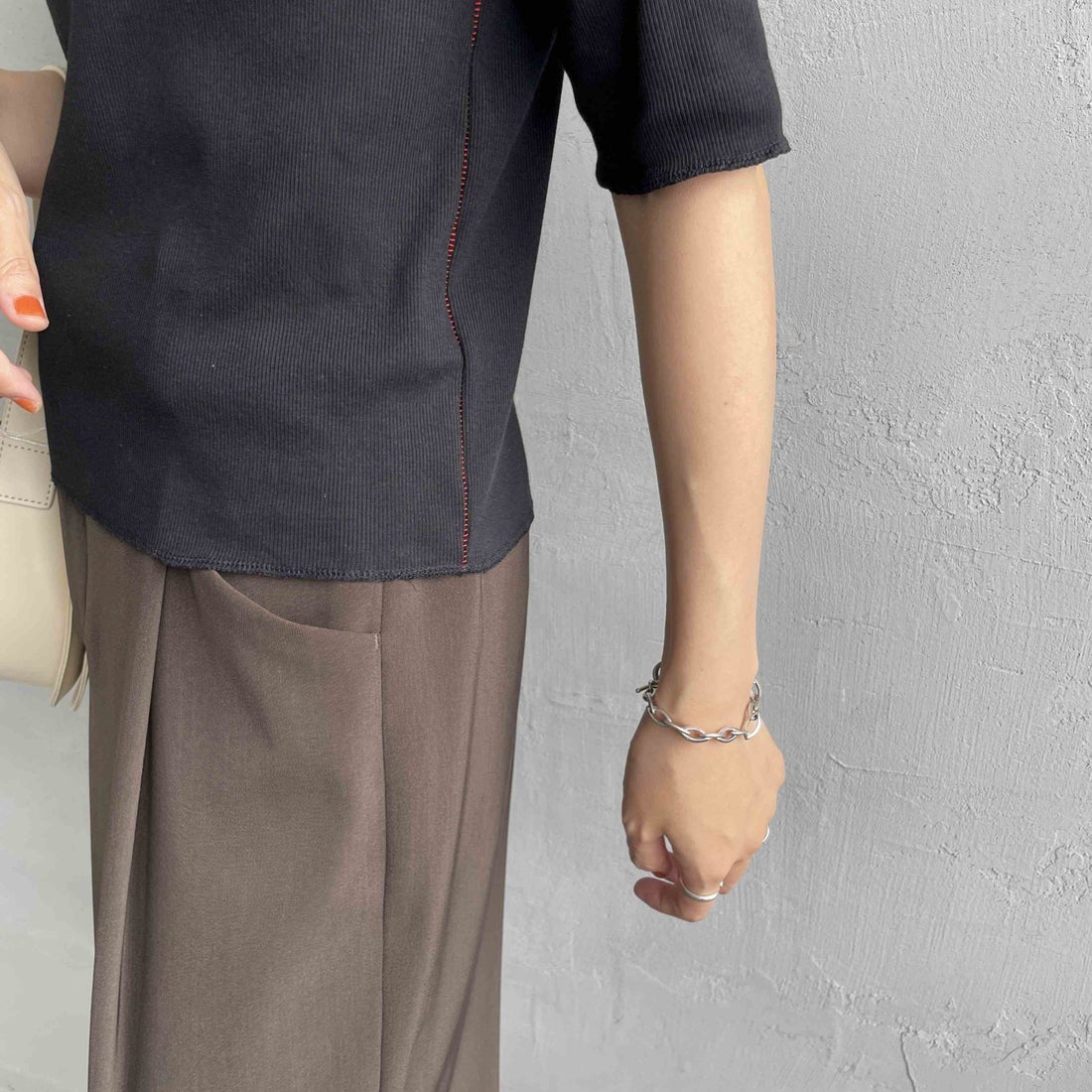 MEYAME [メヤメ] リブハーフスリーブTシャツ [MEY-2117] BLACK &&モデル身長：160cm 着用サイズ：F&&