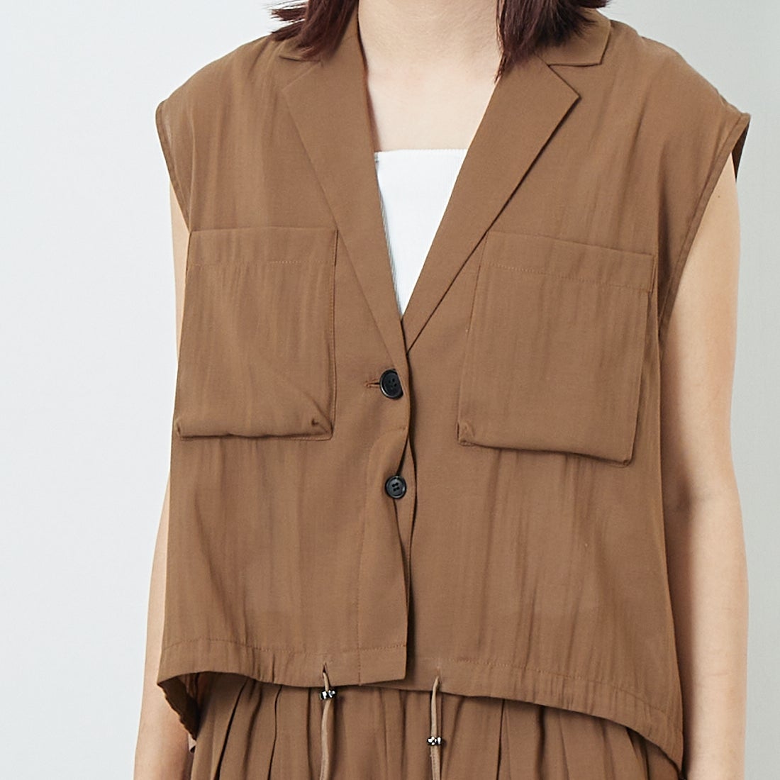 CHIGNON [シニヨン] ワークテーラードジレ [4853-347MK] BROWN &&モデル身長：167cm 着用サイズ：F&&