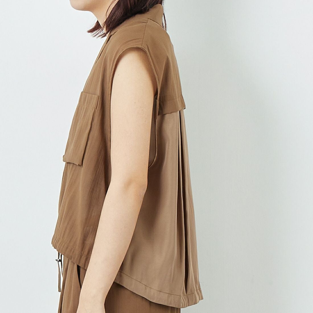 CHIGNON [シニヨン] ワークテーラードジレ [4853-347MK] BROWN &&モデル身長：167cm 着用サイズ：F&&