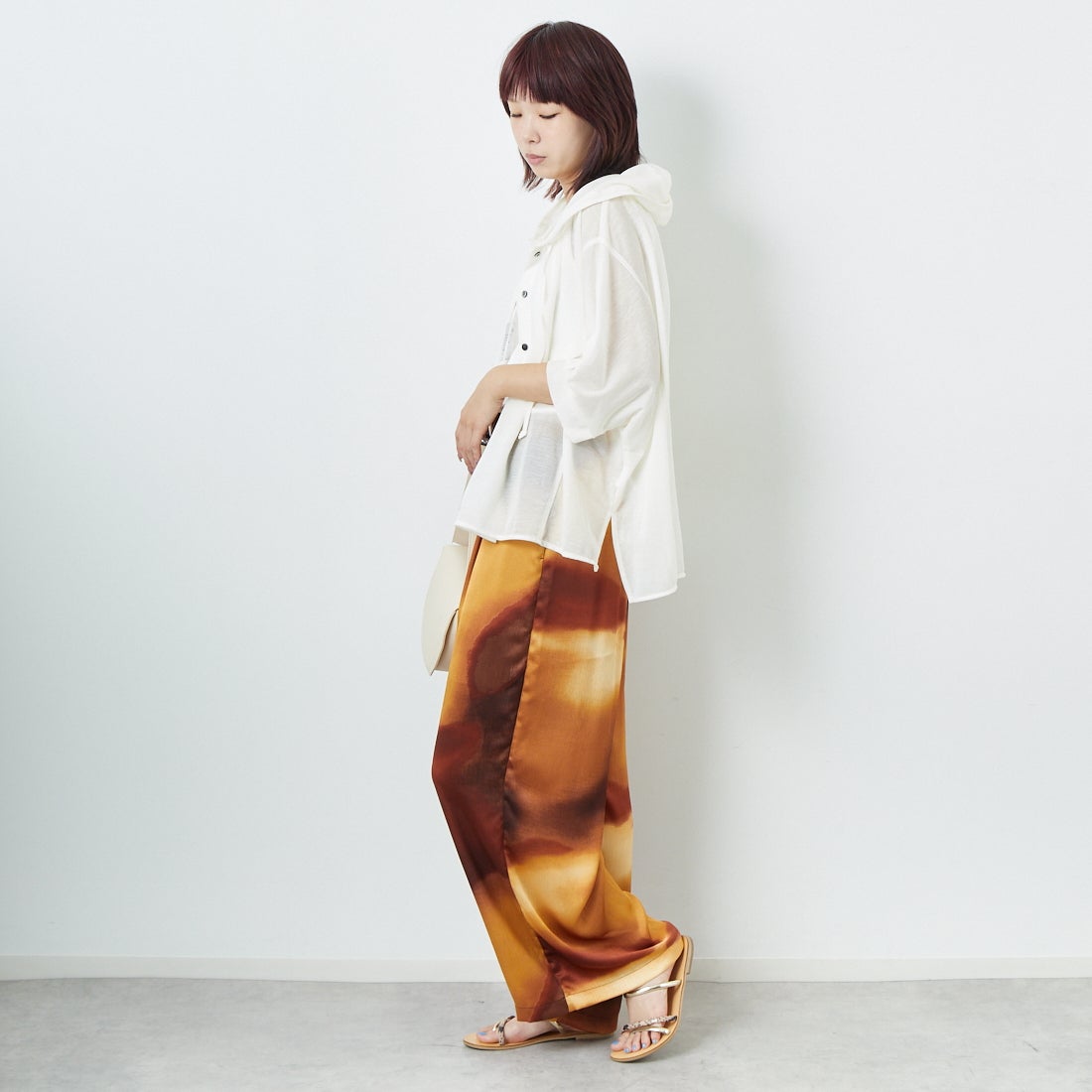 CHIGNON [シニヨン] フーディカットソーシャツ [1653-328KK] O.WHITE &&モデル身長：167cm 着用サイズ：F&&