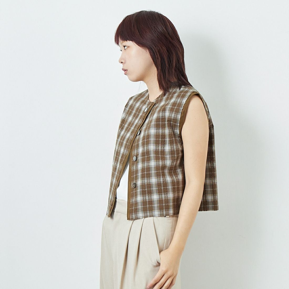 CHIGNON [シニヨン] チェックノースリーブベスト [4753-323KK] KHAKI &&モデル身長：167cm 着用サイズ：F&&