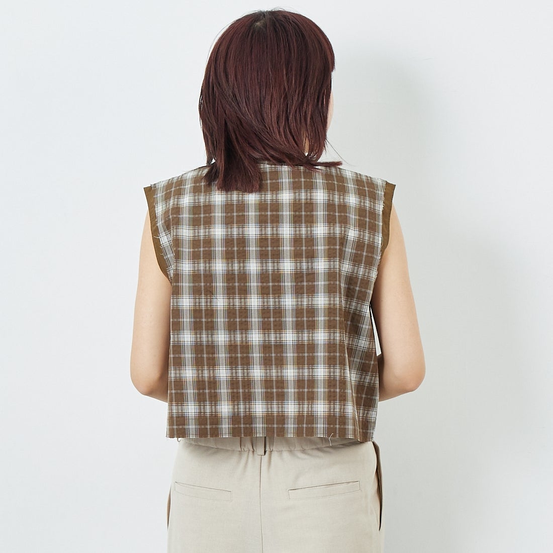 CHIGNON [シニヨン] チェックノースリーブベスト [4753-323KK] KHAKI &&モデル身長：167cm 着用サイズ：F&&