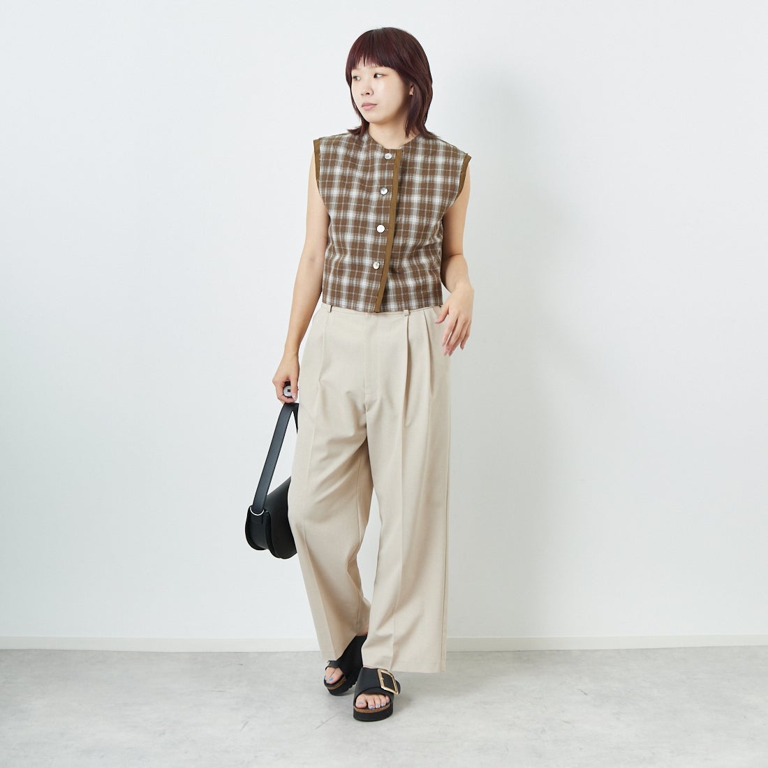 CHIGNON [シニヨン] チェックノースリーブベスト [4753-323KK] KHAKI &&モデル身長：167cm 着用サイズ：F&&