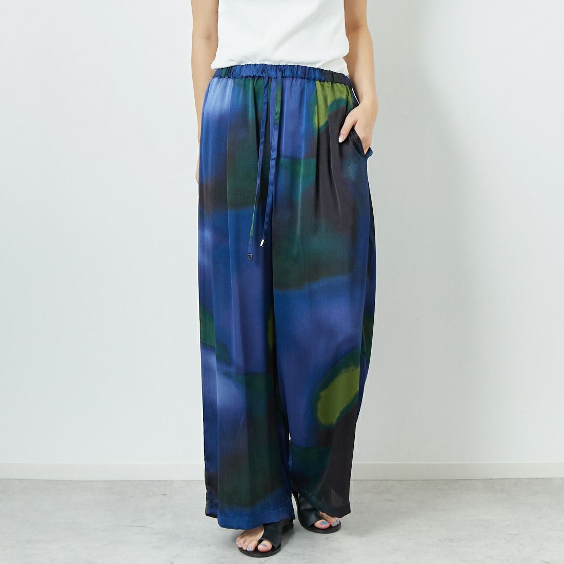 CHIGNON [シニヨン] グラデーションワイドパンツ [3853-364BZ] NAVY &&モデル身長：167cm 着用サイズ：F&&