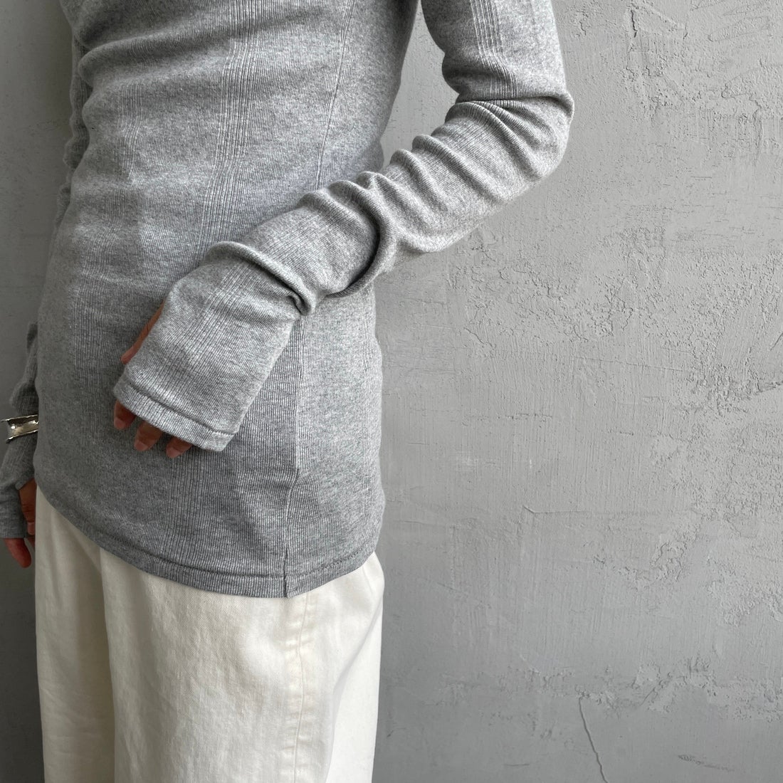 Robert P.Miller [ロバートピーミラー] 別注 配色パネルリブ ボートネックTシャツ [RM254-2041IN-JF] M.GRAY &&モデル身長：158cm 着用サイズ：F&&