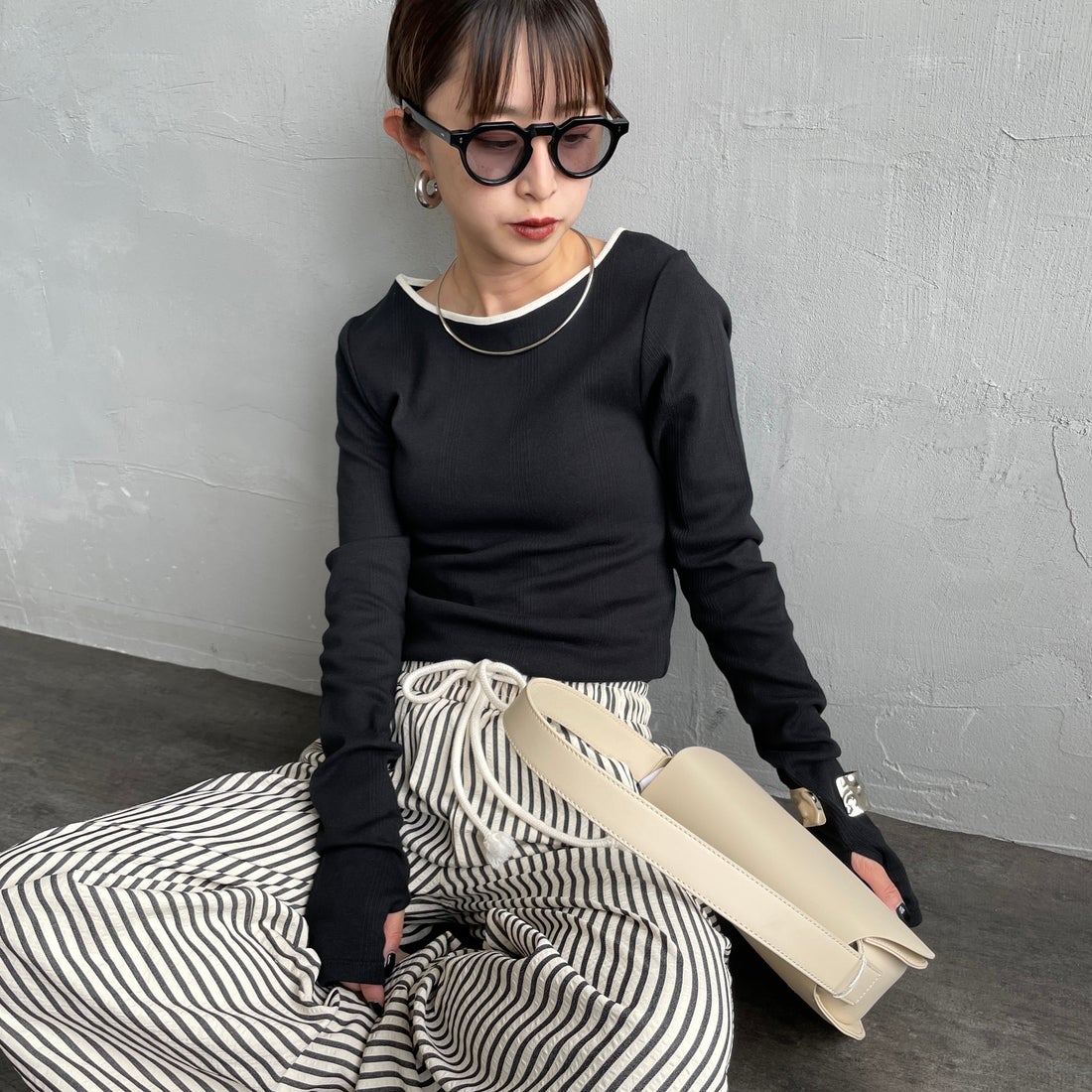 Robert P.Miller [ロバートピーミラー] 別注 配色パネルリブ ボートネックTシャツ [RM254-2041IN-JF] BLACK &&モデル身長：150cm 着用サイズ：F&&