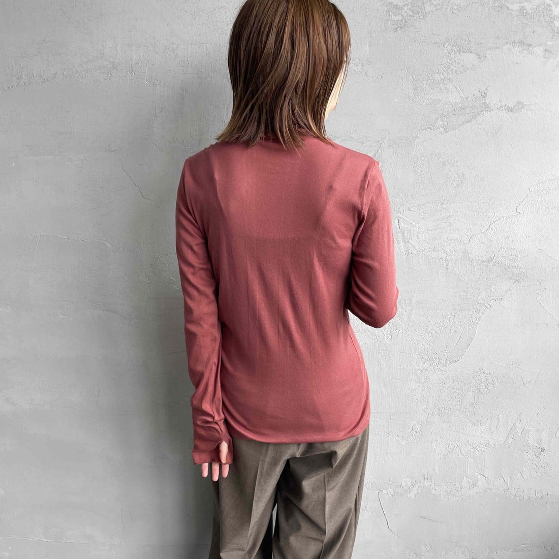 Robert P.Miller [ロバートピーミラー] 別注 パネルリブ シアータートルTシャツ [RM254-2116IN-JF] SEPIA &&モデル身長：158cm 着用サイズ：F&&