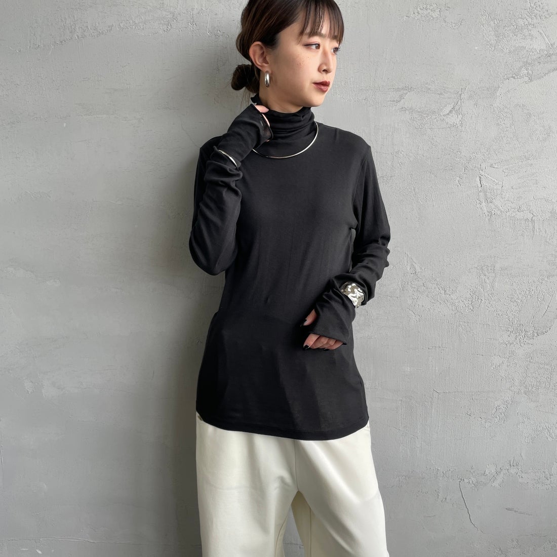 Robert P.Miller [ロバートピーミラー] 別注 パネルリブ シアータートルTシャツ [RM254-2116IN-JF] BLACK &&モデル身長：150cm 着用サイズ：F&&