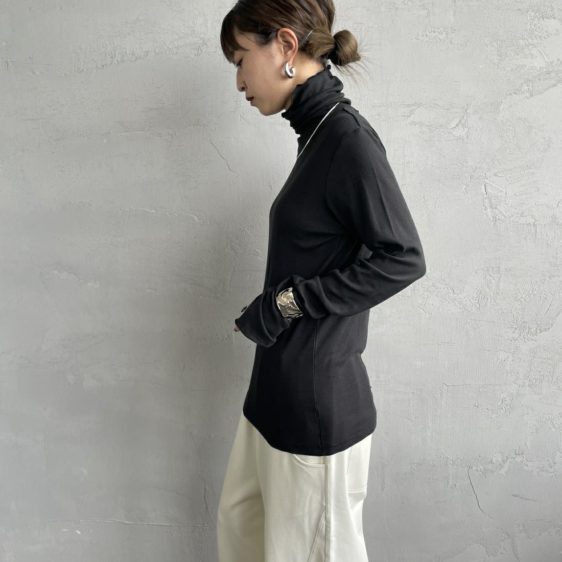 Robert P.Miller [ロバートピーミラー] 別注 パネルリブ シアータートルTシャツ [RM254-2116IN-JF] BLACK &&モデル身長：150cm 着用サイズ：F&&