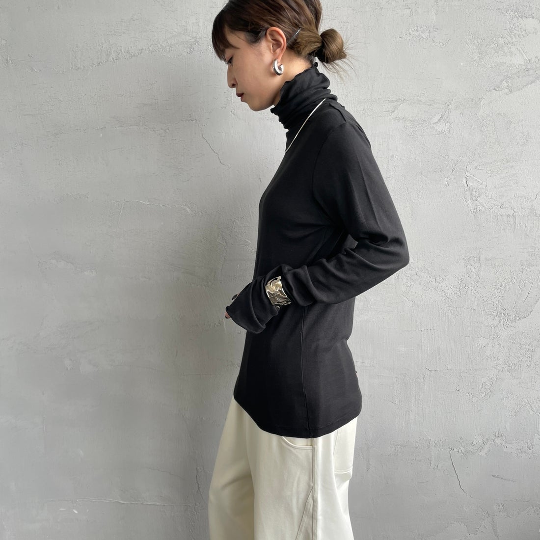 Robert P.Miller [ロバートピーミラー] 別注 パネルリブ シアータートルTシャツ [RM254-2116IN-JF] BLACK &&モデル身長：150cm 着用サイズ：F&&