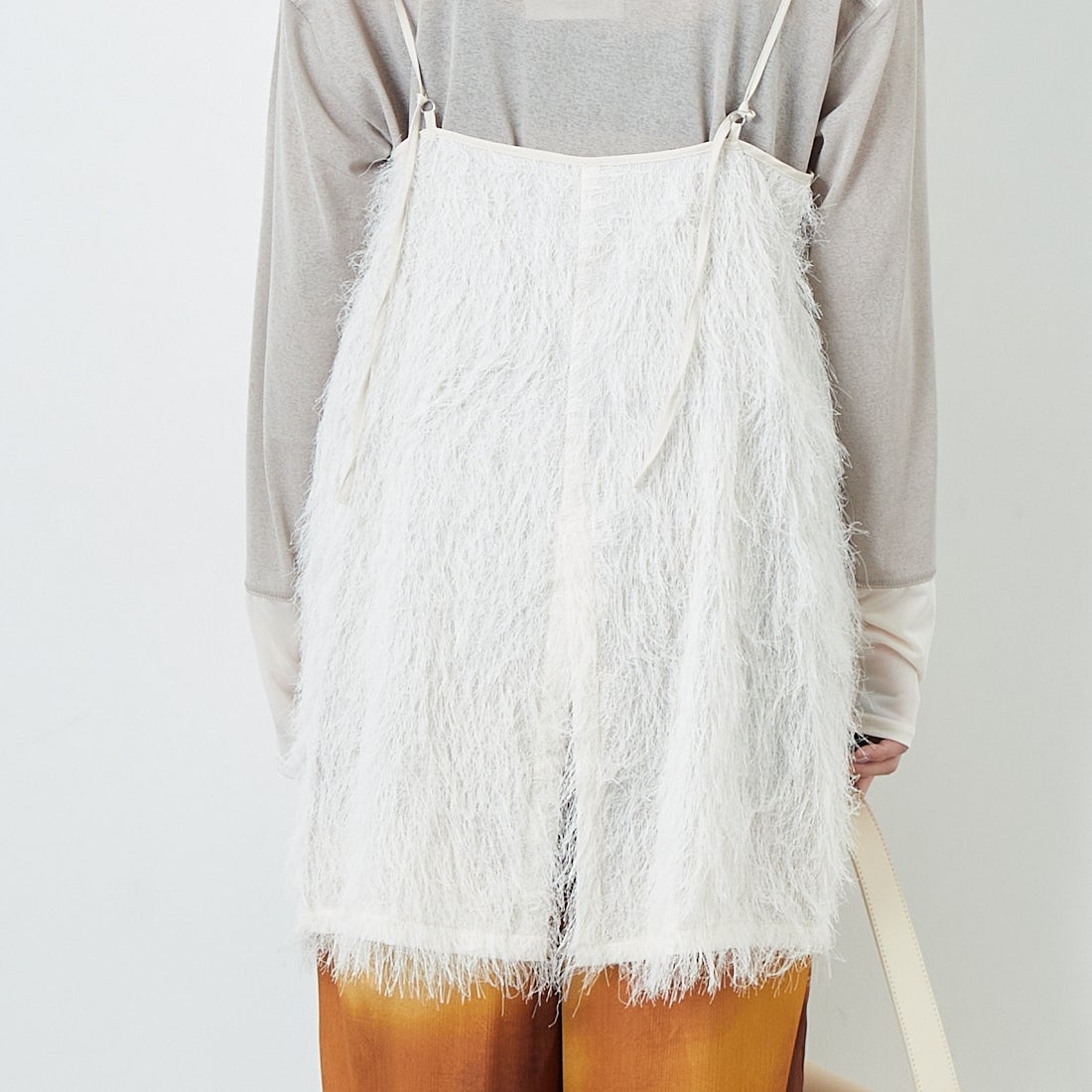 CHIGNON [シニヨン] フリンジチュニックキャミ [1653-380NH] IVORY &&モデル身長：167cm 着用サイズ：F&&