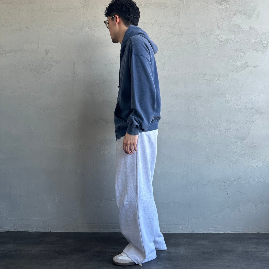 Jeans Factory Clothes [ジーンズファクトリークローズ] T/Cケミカル加工 裏毛ジップパーカー [2521-411IN] NAVY &&モデル身長：168cm 着用サイズ：M&&
