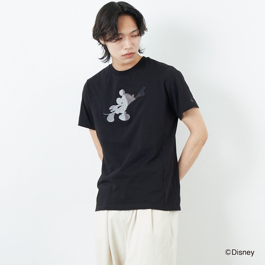 1PIU1UGUALE3 RELAX [ウノ ピゥ ウノ ウグァーレ トレ] MICKEY MOUSE / 刺繍Tシャツ [UST-25140] SN90 BLACK&&モデル身長：179cm 着用サイズ：M&&