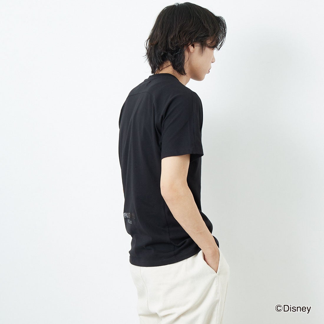 1PIU1UGUALE3 RELAX [ウノ ピゥ ウノ ウグァーレ トレ] MICKEY MOUSE / 刺繍Tシャツ [UST-25140] SN90 BLACK&&モデル身長：179cm 着用サイズ：M&&