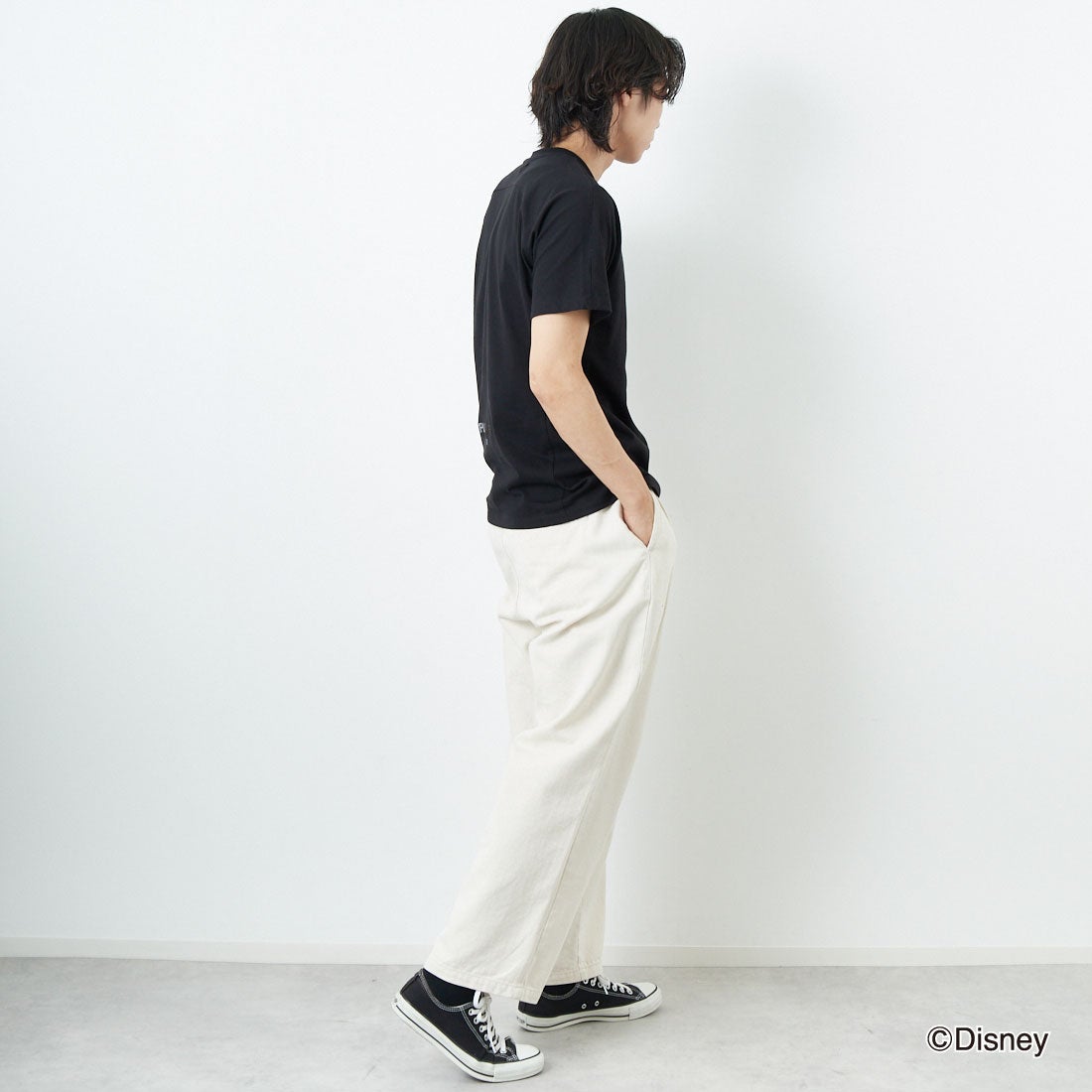 1PIU1UGUALE3 RELAX [ウノ ピゥ ウノ ウグァーレ トレ] MICKEY MOUSE / 刺繍Tシャツ [UST-25140] SN90 BLACK&&モデル身長：179cm 着用サイズ：M&&