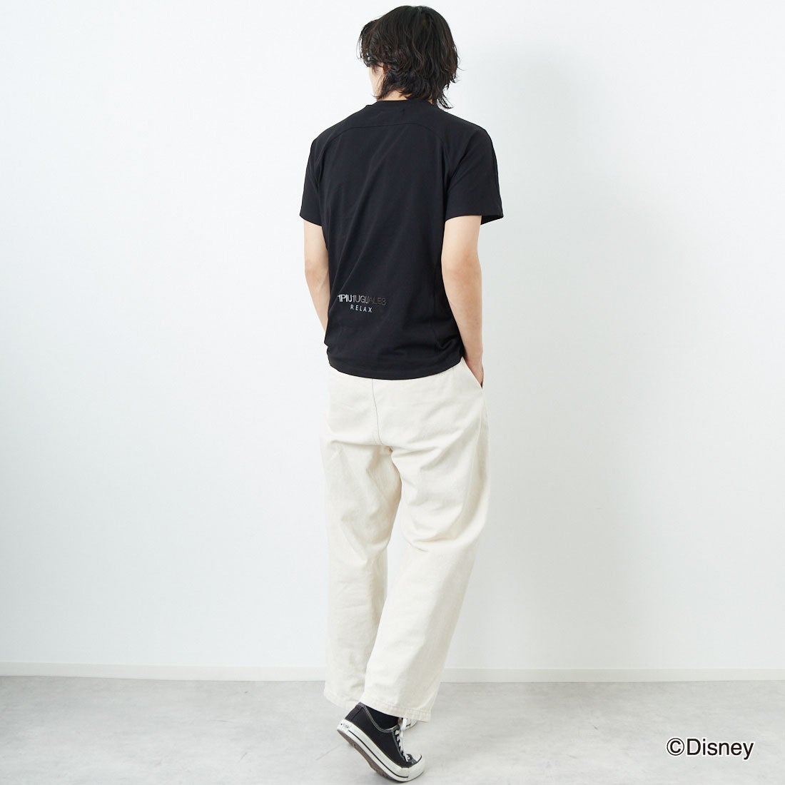 1PIU1UGUALE3 RELAX [ウノ ピゥ ウノ ウグァーレ トレ] MICKEY MOUSE / 刺繍Tシャツ [UST-25140] SN90 BLACK&&モデル身長：179cm 着用サイズ：M&&