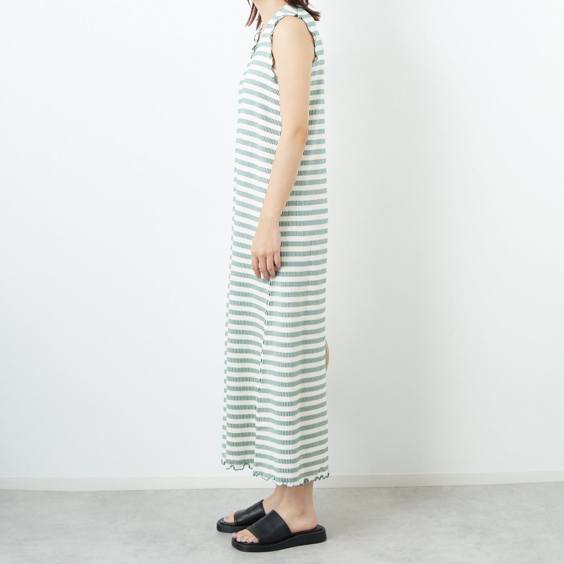 MEYAME [メヤメ] ボーダースリーブレスドレス [MEY-1863] GREEN &&モデル身長：167cm 着用サイズ：F&&