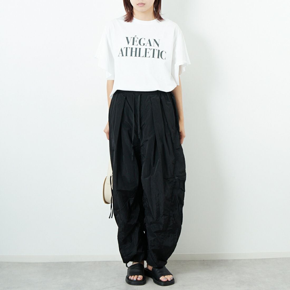 MAISON SPECIAL [メゾンスペシャル] サイドファスナーパラシュートパンツ [21251465814] BLK &&モデル身長：167cm 着用サイズ：36&&