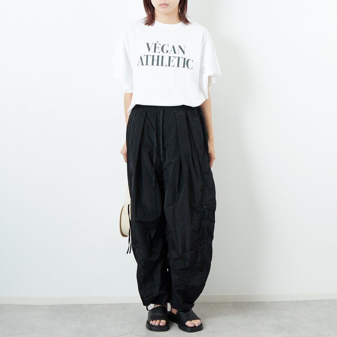 MAISON SPECIAL [メゾンスペシャル] サイドファスナーパラシュートパンツ [21251465814] BLK &&モデル身長：167cm 着用サイズ：36&&