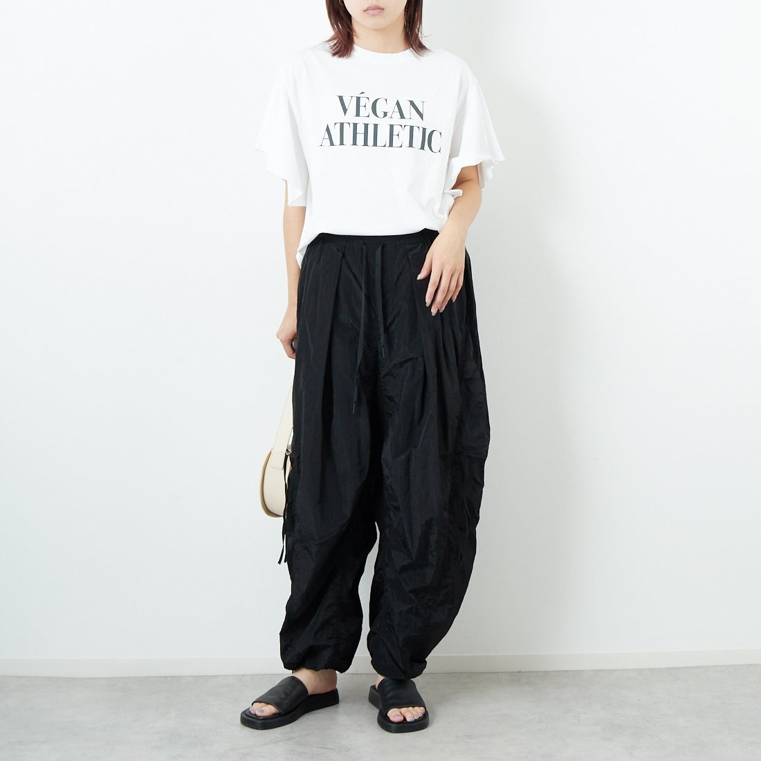 MAISON SPECIAL [メゾンスペシャル] サイドファスナーパラシュートパンツ [21251465814] BLK &&モデル身長：167cm 着用サイズ：36&&