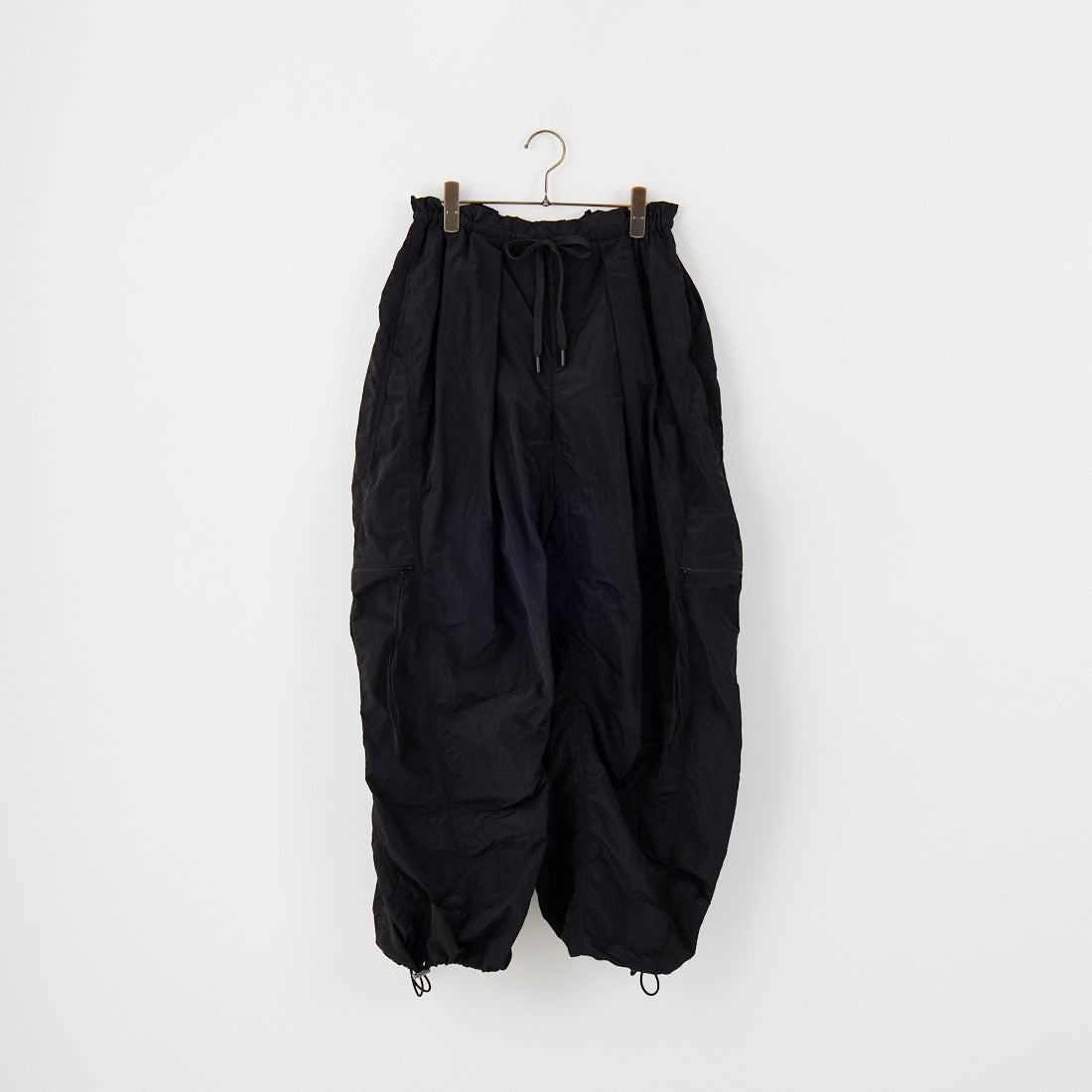 MAISON SPECIAL [メゾンスペシャル] サイドファスナーパラシュートパンツ [21251465814] BLK