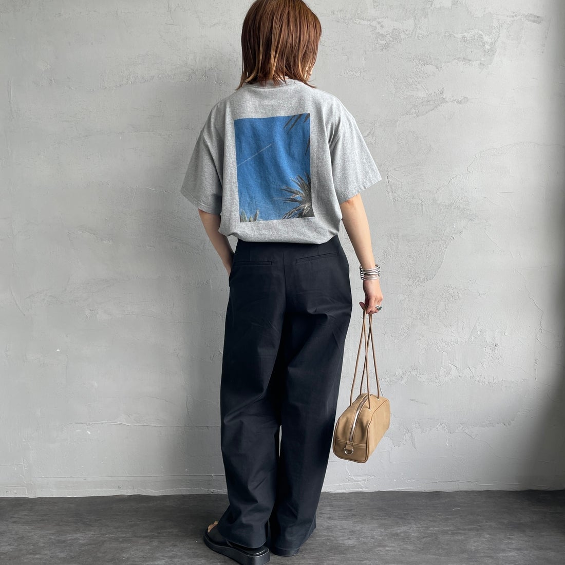 THE SHINZONE [ザ シンゾーン] プールサイドTシャツ [25MMSCU06] 06 GRAY &&モデル身長：158cm 着用サイズ：F0&&