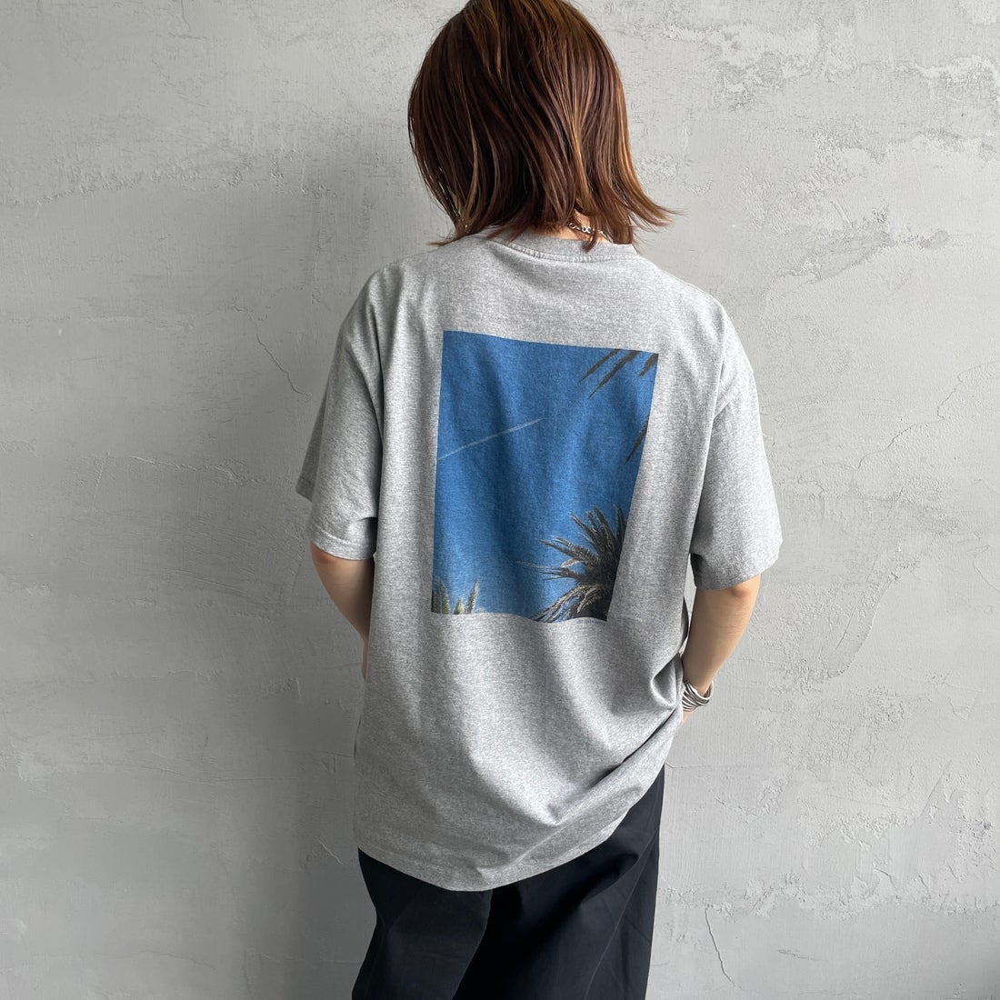 THE SHINZONE [ザ シンゾーン] プールサイドTシャツ [25MMSCU06] 06 GRAY &&モデル身長：158cm 着用サイズ：F0&&