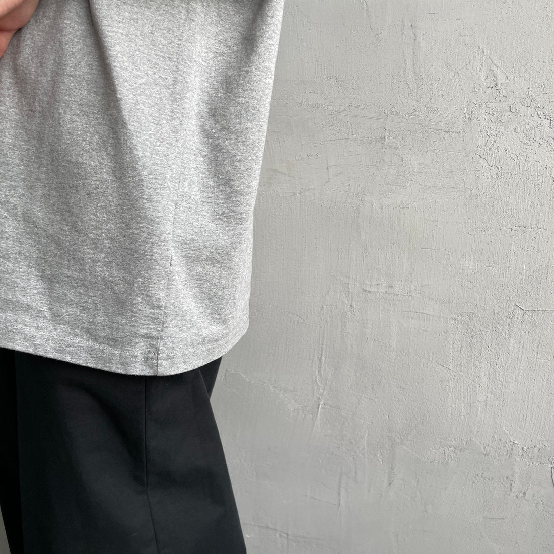 THE SHINZONE [ザ シンゾーン] プールサイドTシャツ [25MMSCU06] 06 GRAY &&モデル身長：158cm 着用サイズ：F0&&